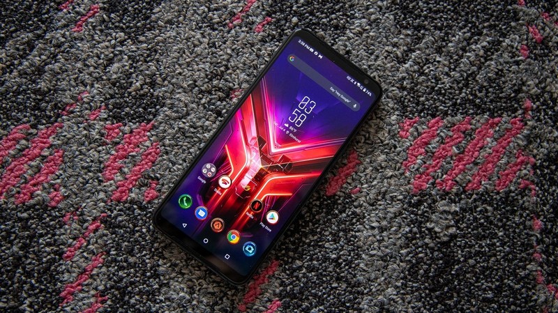 Asus ROG Phone 3 được trang bị màn hình 144 Hz (Ảnh: IGN)