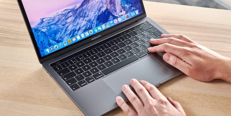 Macbook Pro 13 2020 có phần trackpad lớn (Ảnh: Techesit) Macbook Pro 13 2020 có phần trackpad lớn (Ảnh: Techesit)
