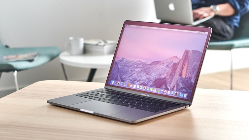 Macbook Pro 13 2020 gần như hoàn hảo (Ảnh: Tech Radar) Macbook Pro 13 2020 gần như hoàn hảo (Ảnh: Tech Radar)