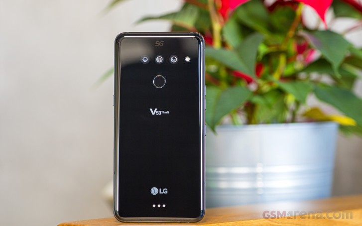 LG V50 ThinQ sở hữu thiết kế cao cấp (Ảnh: GSM Arena)