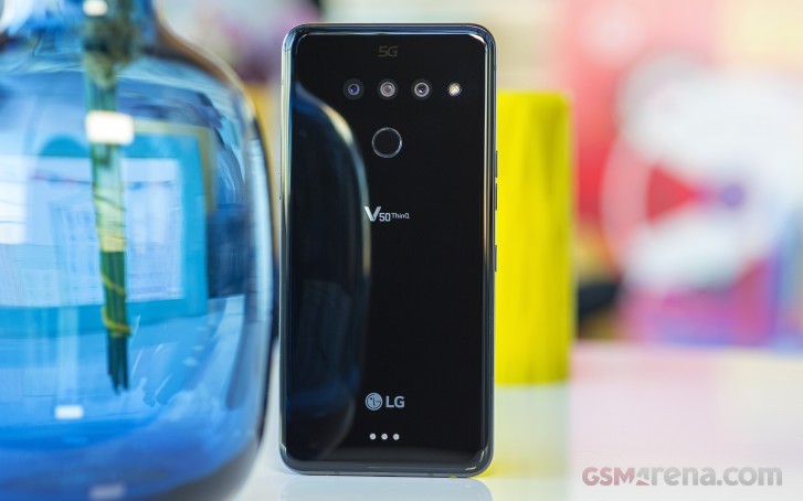 Cụm 3 camera sau của máy được thiết kế chìm (Ảnh: GSM Arena)