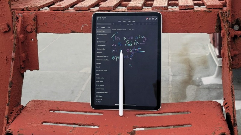 Màn hình 60 Hz khiến cho trải nghiệm viết trên iPad Air 4 rất tệ (Ảnh: PC Mag)