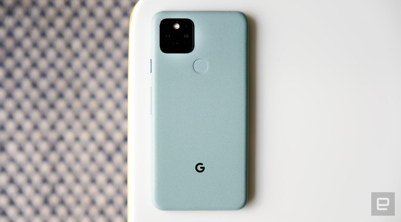 Google Pixel 5 được làm bằng chất liệu nhôm (Ảnh: Engadget)