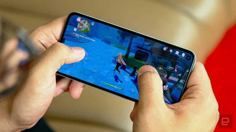 Hiệu năng là một điểm trừ lớn trên Google Pixel 5 (Ảnh: Engadget)