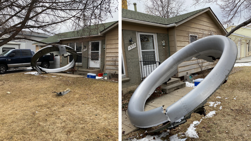 Những mảnh vỡ của động cơ máy bay rơi rải rác tại bang Colorado, Mỹ (Ảnh: Gizmodo)