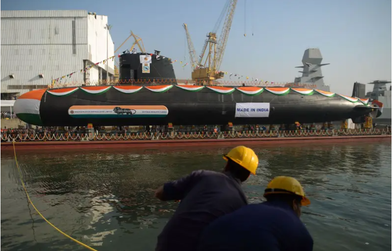 Tàu ngầm lớp Scorpene thứ ba của Hải quân Ấn Độ, Karanj, khi ra mắt ở Mumbai, ngày 31/1/2018 (Ảnh: Business Insider)