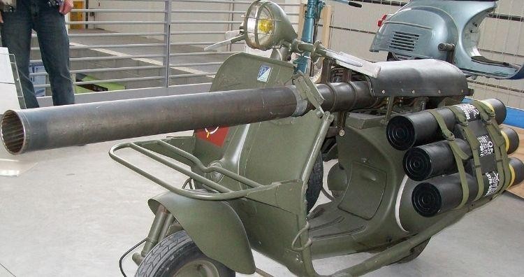 Bazooka Vespa (Ảnh: Unbelievable-facts) Bazooka Vespa (Ảnh: Unbelievable-facts)