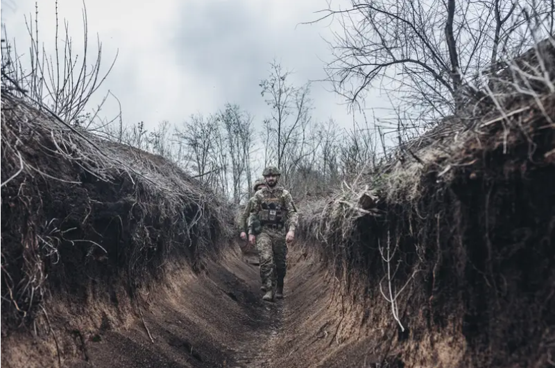 Binh sĩ Ukraine tại một vị trí tiền tuyến ở Donbas (Ảnh: Business Insider) Binh sĩ Ukraine tại một vị trí tiền tuyến ở Donbas (Ảnh: Business Insider)