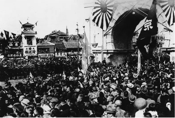 Đô đốc Heihashima Togo được chào đón khi trở về Tokyo vào ngày 22 tháng 10 năm 1905 (Ảnh: Business Insider)