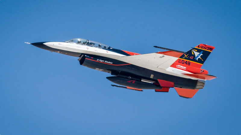 Máy bay X-62A, trước đây được gọi là NF-16D VISTA, hoạt động ngoài Căn cứ Không quân Edwards, Mỹ (Ảnh: The Drive)