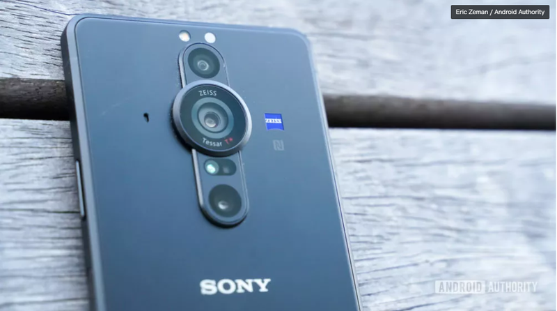 Camera trên điện thoại thông minh có thể vượt qua máy ảnh DSLR? (Ảnh: Android Authority) Camera trên điện thoại thông minh có thể vượt qua máy ảnh DSLR? (Ảnh: Android Authority)