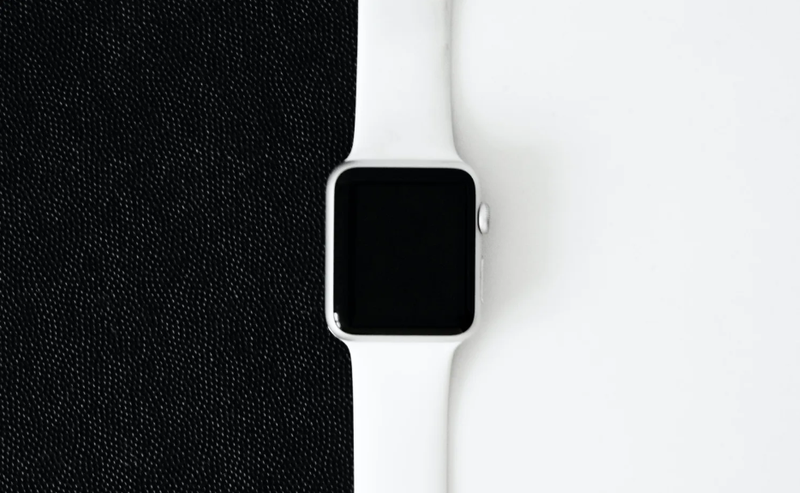 Apple Watch SE (Ảnh: Make Use Of)