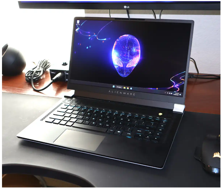 Cây viết Robert Strohmeyer của trang PC World đã chọn Alienware x15 này để thay thế cho Macbook Pro (Ảnh: PC World)