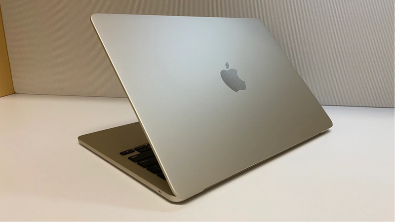 MacBook Air M2 (Ảnh: Gizmodo)