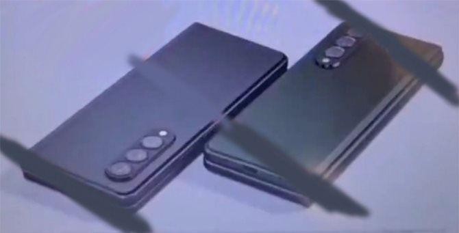 Ảnh chụp màn hình video quảng cáo bộ đôi mẫu điện thoại màn hình gập mới từ Samsung xuất hiện trên Weibo