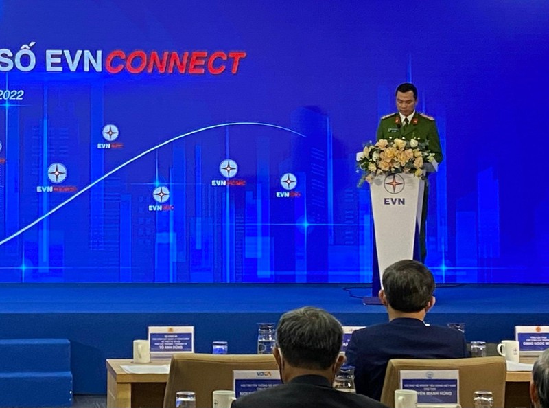 Thượng tá Tô Anh Dũng - Phó cục trưởng Cục Cảnh sát quản lý hành chính về trật tự xã hội (C06) phát biểu tại buổi lễ. Ảnh: Văn Lâm