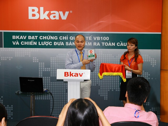 Ông Nguyễn Tử Quảng tại sự kiện Bkav công bố đạt chứng chỉ VB100. Đây là lần đầu tiên phần mềm diệt virus Việt đạt đẳng cấp quốc tế (Ảnh: BKAV)