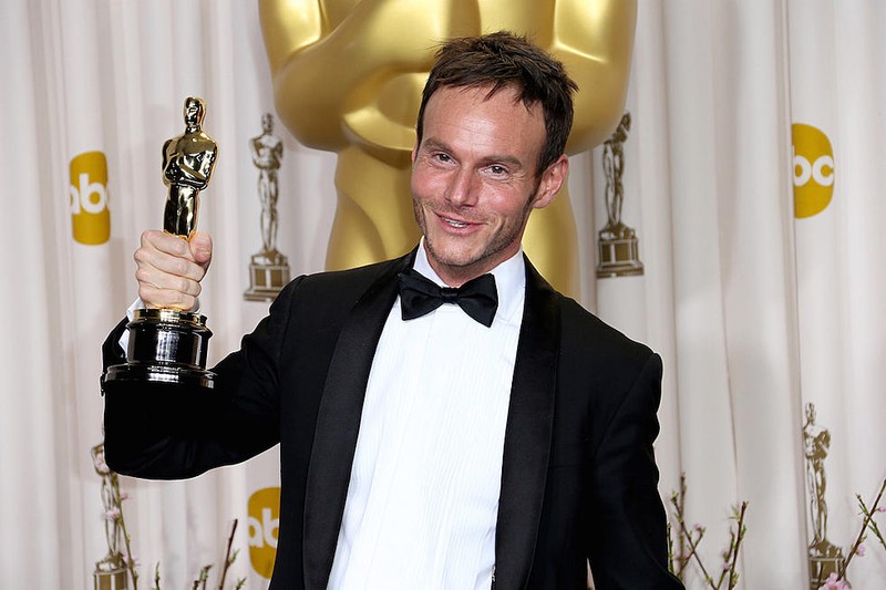 Đạo diễn Chris Terrio từng giành giải Oscar cho kịch bản phim chuyển thể hay nhất năm 2012. Đạo diễn Chris Terrio từng giành giải Oscar cho kịch bản phim chuyển thể hay nhất năm 2012.