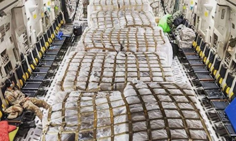 Máy bay Mỹ chở 500.000 bộ kit xét nghiệm Covid-19 từ Italia về nước(Ảnh: Daily Mail) Máy bay Mỹ chở 500.000 bộ kit xét nghiệm Covid-19 từ Italia về nước(Ảnh: Daily Mail)