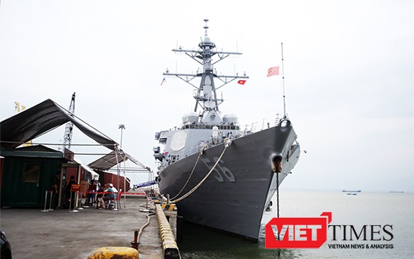 Tàu khu trục tên lửa dẫn đường USS John S.McCain (DDG 56) tại cảng Tiên Sa (Đà Nẵng)