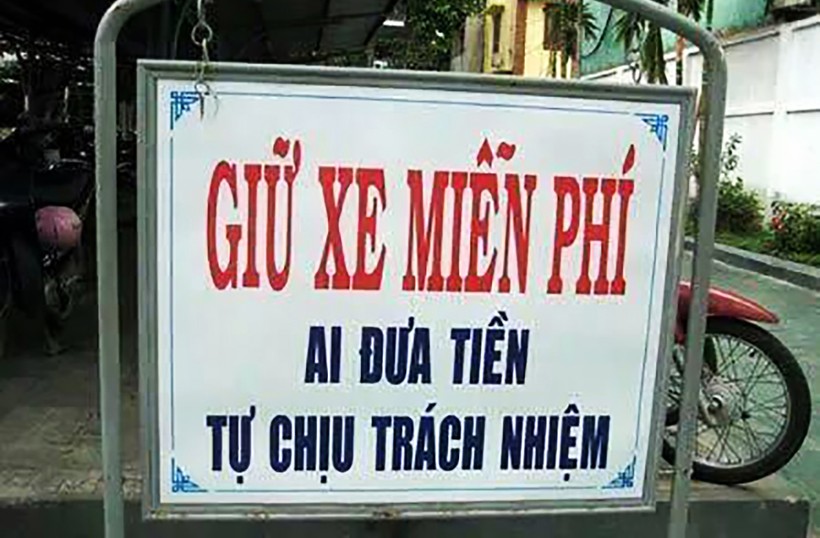 Sau 7 năm thực hiện, chính sách miễn phí tiền gửi xe cho người dân tại các bệnh viện công lập do cố Bí thư Đà Nẵng Nguyễn Bá Thanh khởi xướng tiếp tục gây tranh luận tại Kỳ họp thứ 6, HĐND TP Đà Nẵng khóa IX.