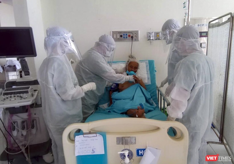 Bệnh nhân 592 (nữ giới, 100 tuổi) đang được điều trị tại Bệnh viện đa khoa Trung ương Quảng Nam.