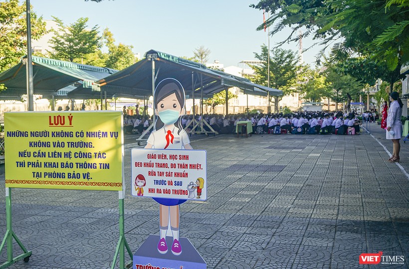Một trường học trên địa bàn TP Đà Nẵng tuyên truyền phòng chống dịch COVID-19 cho học sinh