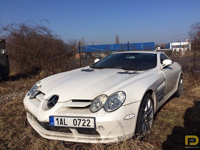 Mercedes-Benz SLR McLaren bị bỏ rơi