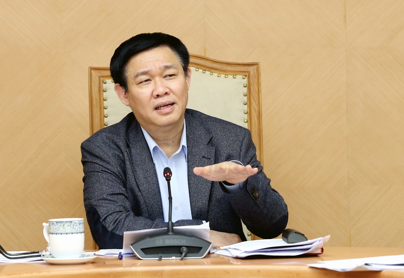 Phó Thủ tướng Vương Đình Huệ chủ trì buổi họp. Ảnh: VGP/Thành Chung.
