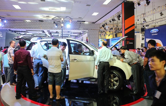 Tâm lý đám đông góp phần chi phối thị trường ô tô Việt