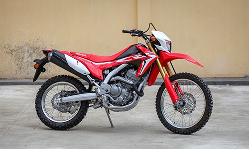 Xế phượt CRF250L phiên bản 2017 đầu tiên về Việt Nam.