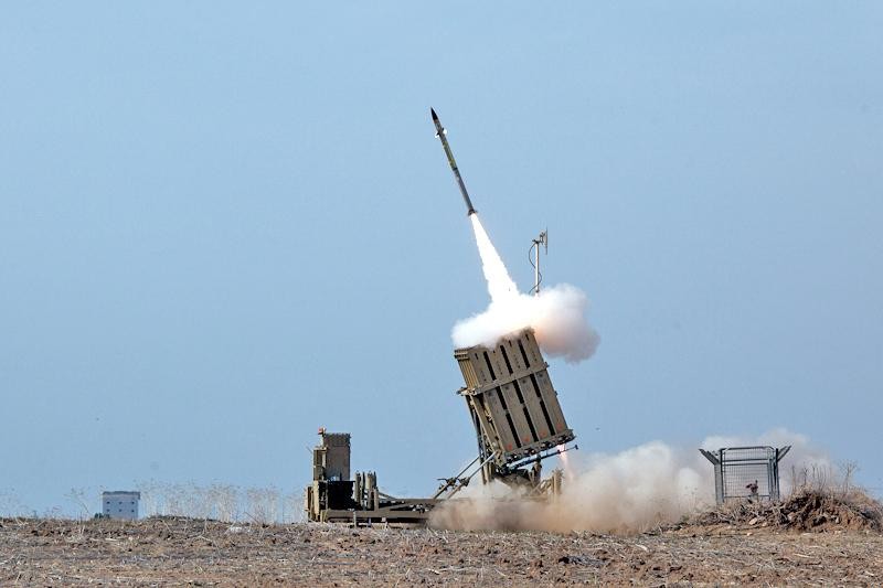 Hệ thống Iron Dome phóng tên lửa đánh chặn (Ảnh: wiki).