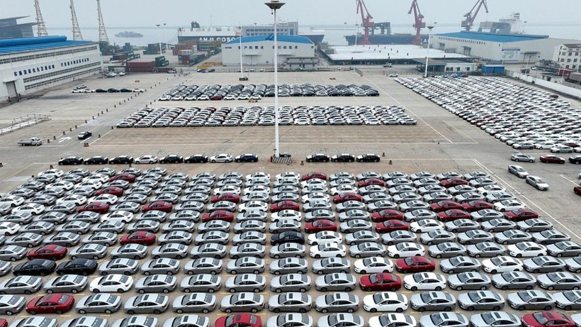 Từ 1/8, mức thuế xe ô tô Trung Quốc nhập khẩu sẽ tăng gấp 3 lần, lên 100% (Ảnh: Sina).