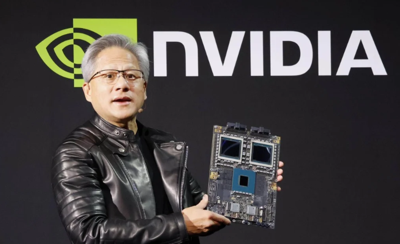 Giám đốc điều hành Nvidia Jensen Huang phát biểu tại sự kiện về trí tuệ nhân tạo ở Tokyo. Ảnh: SCMP.