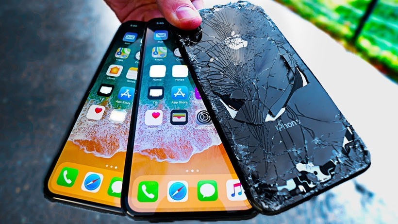 iPhone X nổi tiếng là có mặt lưng cực kỳ "nhạy cảm" với giá thay thế không hề rẻ