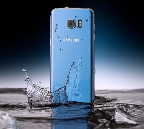 Phiên bản Samsung Galaxy S7 edge màu xanh san hô (Blue Coral) cho vẻ ngoài thời trang nổi bật. Máy dùng màn hình QuadHD 5,5 inch, bộ nhớ trong 32GB, chip Exynos 8890 8 nhân hoặc Snapdragon 820 bốn nhân và RAM 4 GB. Camera 12 megapixel hỗ trợ công nghệ Dua
