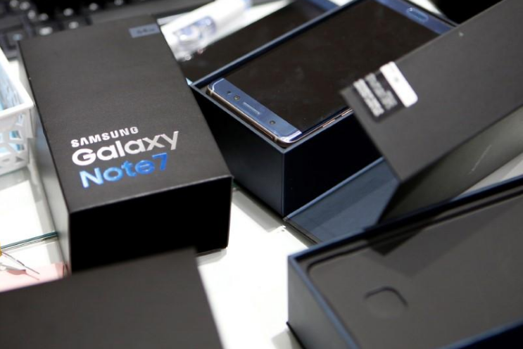 Những chiếc điện thoại Galaxy Note 7 bị triệu hồi tại Văn phòng Samsung. Ảnh Kim Hong-Ji/File Photo