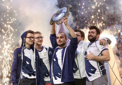 Khoảnh khắc chiến thắng của các thành viên đội game Team Liquid.