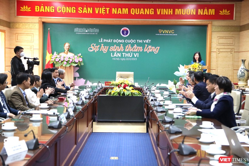 Lễ phát động cuộc thi viết “Sự hy sinh thầm lặng” lần thứ VI diễn ra sáng nay, dưới sự chủ trì của Bộ trưởng Bộ Y tế Đào Hồng Lan