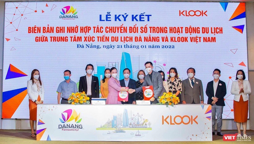 Quang cảnh buổi ký kết hơp tác giữa Trung tâm xúc tiến du lịch Đà Nẵng và Công ty TNHH du lịch Klook Việt Nam diễn ra chiều ngày 21/1