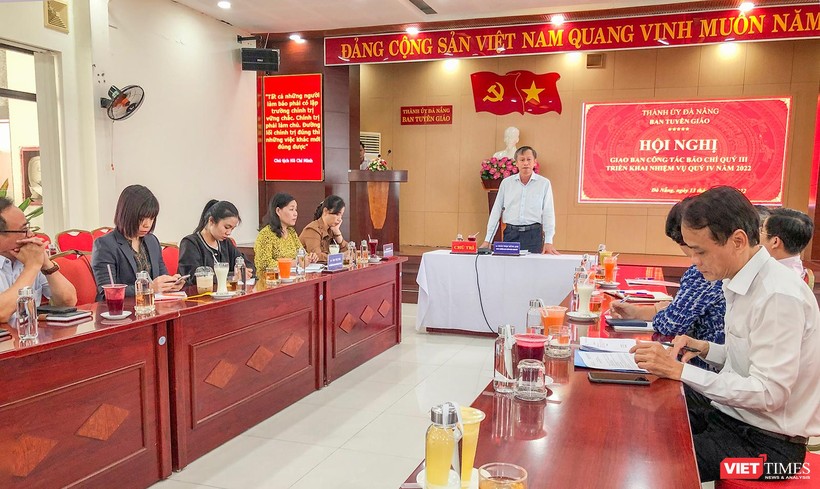 Ông Đoàn Ngọc Hùng Anh - Trưởng Ban Tuyên giáo Thành uỷ Đà Nẵng phát biểu tại hội nghị giao ban Công tác báo chí TP Đà Nẵng quý 3/2022