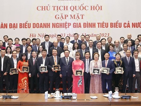 Chủ tịch Quốc hội Vương Đình Huệ với các đại biểu. (Ảnh: Doãn Tấn/TTXVN)