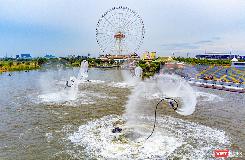 Đà Nẵng sẽ có show trình diễn nghệ thuật thể thao Jetski & Flyboards tại Da Nang Downtown. (ảnh Minh Trí)