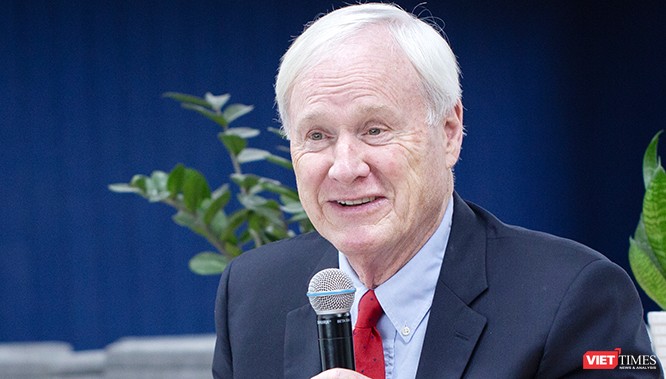 Chris Matthews, biên tập viên dẫn chương trình nổi tiếng, linh hồn của show “Hardball with Chris Matthews” - chương trình đang được phát sóng lâu nhất trên đài MSNBC của Mỹ (kéo dài hơn 20 năm) tại TP.HCM hôm 29/12/2019. Ảnh: Nguyễn Luân.