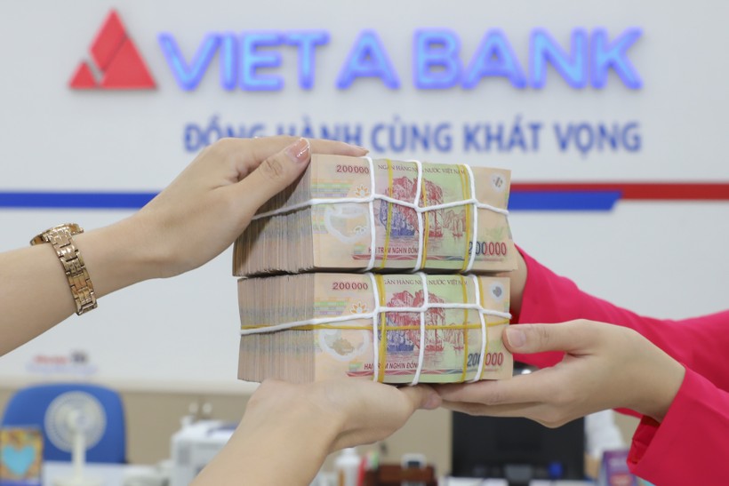 Em dâu tổng giám đốc Việt Phương Group bán ra 4,8 triệu cổ phiếu VietABank.