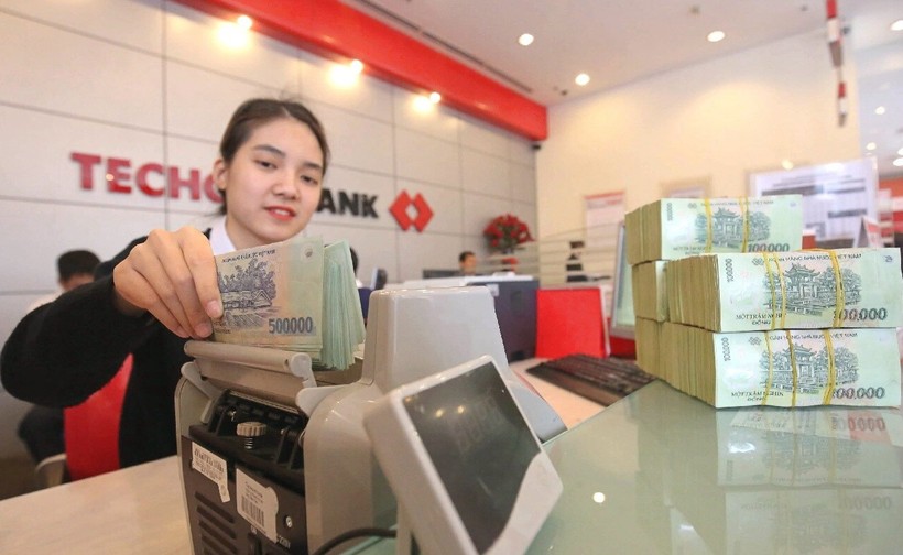 Phó tổng giám đốc Techcombank bán ra 600.000 cổ phiếu TCB 