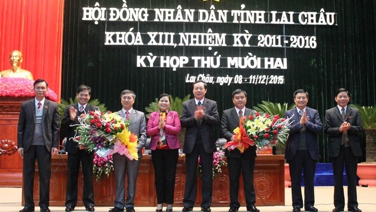 Lãnh đạo tỉnh Lai Châu chúc mừng 2 tân Phó Chủ tịch UBND tỉnh.