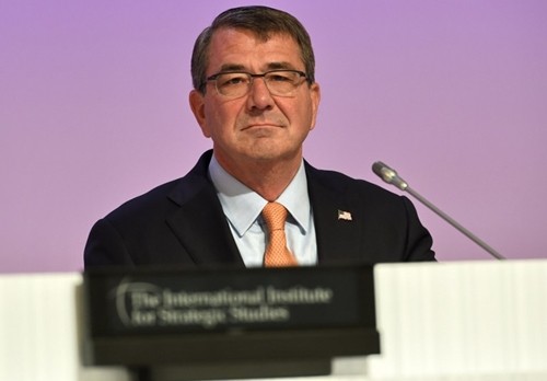 Bộ trưởng Quốc phòng Mỹ Ashton Carter tại Đối thoại Shangri-La 2015. Ảnh: AFP.