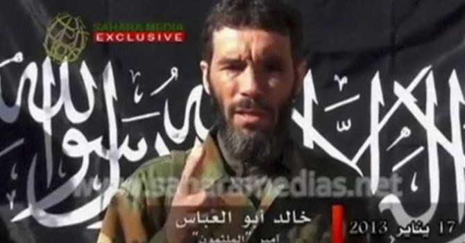 Mokhtar Belmokhtar bị cáo buộc thực hiện vụ tấn công khủng bố một cơ sở khí đốt ở Algeria năm 2013 giết chết ít nhất 37 người, trong số này có 3 người Mỹ. Ảnh Reuters