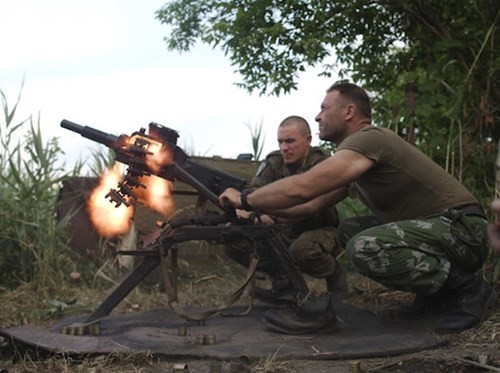 OSCE ghi nhận quân đội chính phủ Ukraine đang giữ vũ khí hạng nặng gần chiến tuyến